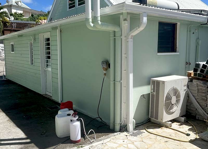 RICORDEL ÉTANCHÉITÉ 972 : Travaux de toiture et façade : Votre couvreur en Martinique spécialisé en travaux et réparation de toiture en tôle et bac acier, dépannage et recherche de fuite … Nettoyage, traitement démoussage toit tôle, traitement de la rouille, étanchéité, resserrage de tirefonds et peinture hydrofuge toiture. Nettoyage, démoussage et ravalement peinture façade et nettoyage des extérieurs.